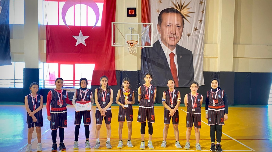 Kız basketbol takımımız Yıldız Kız kategorisinde Şanlıurfa 2.si olmuştur.